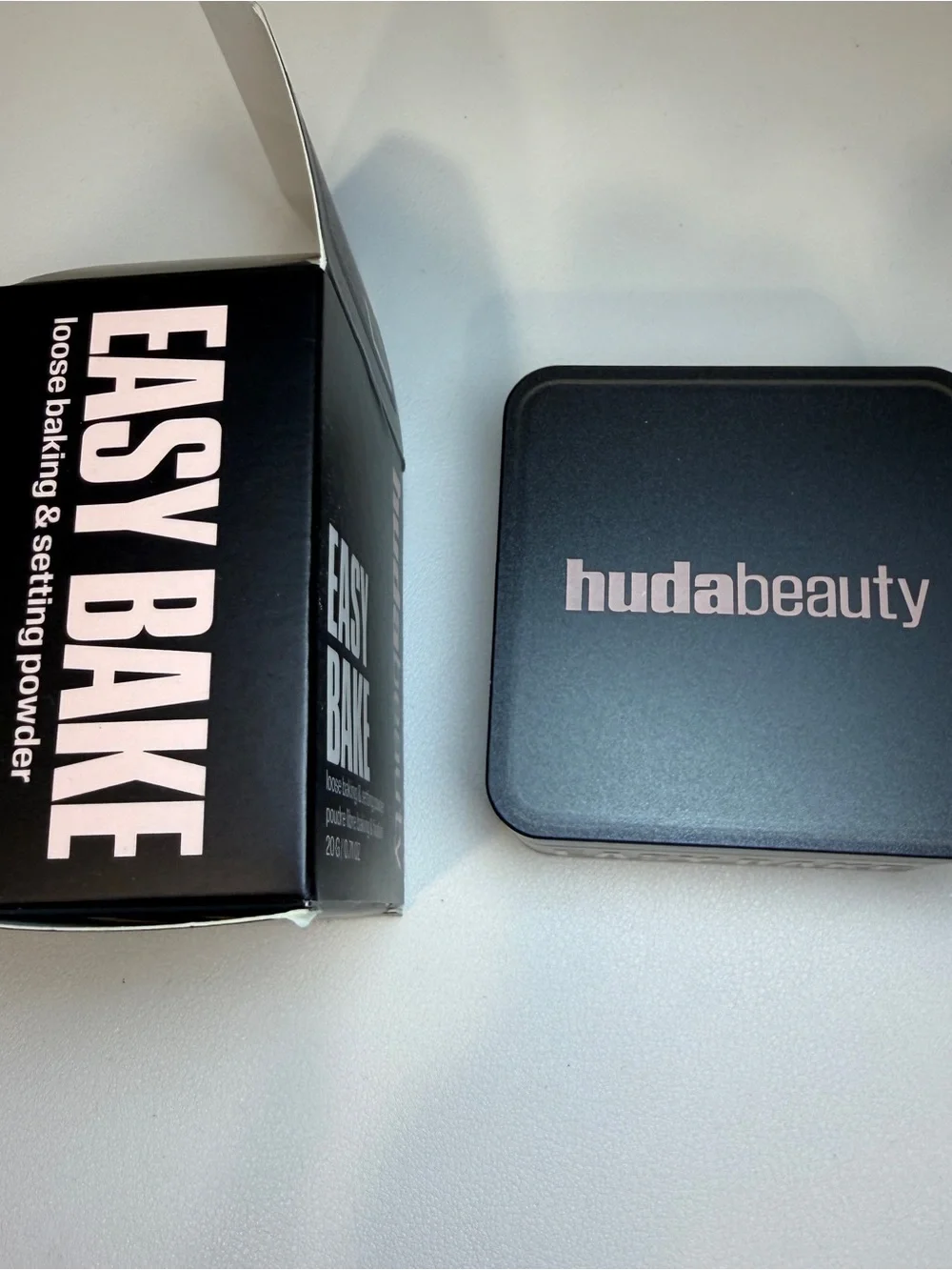 HUDA BEAUTY Easy Bake Setting Powder Compact Cupcake 20g